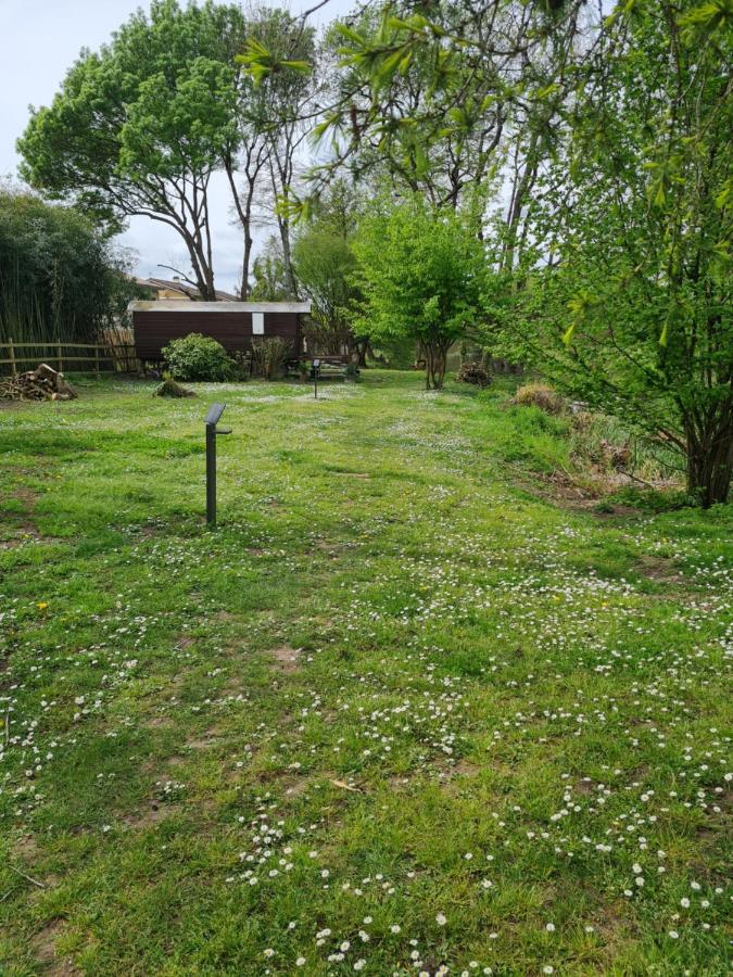 Roulotte D'Aquitaine Bed & Breakfast Saint-Sulpice-de-Faleyrens Exterior photo